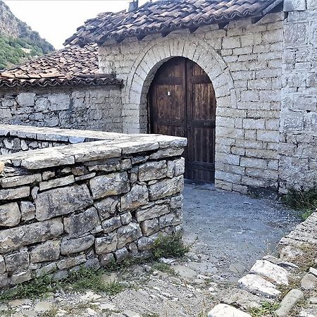 Dhimitri'S Guest House Берат Екстериор снимка