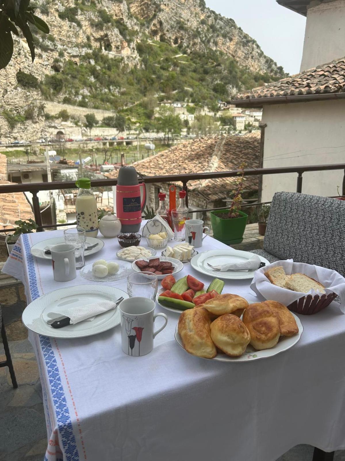 Dhimitri'S Guest House Берат Екстериор снимка
