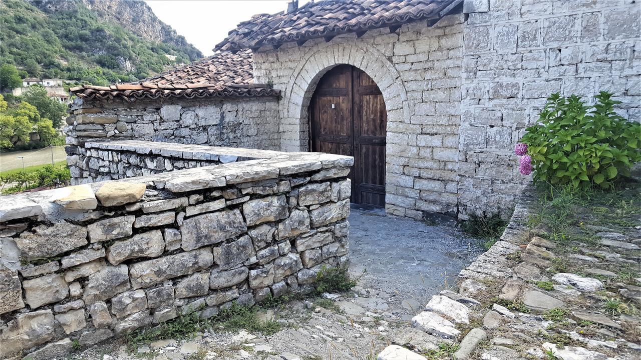 Dhimitri'S Guest House Берат Екстериор снимка
