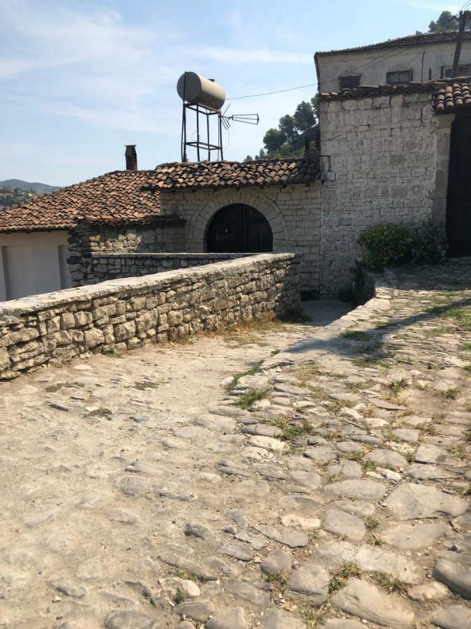 Dhimitri'S Guest House Берат Екстериор снимка